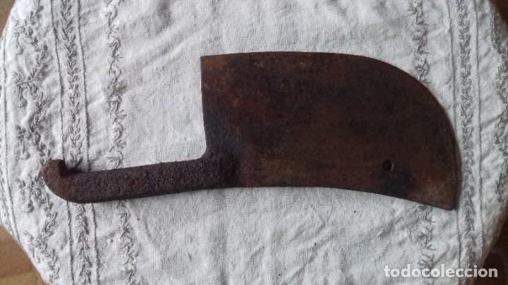 Antig&uuml;edades: Antigua macheta con mango de hierro. - Foto 2