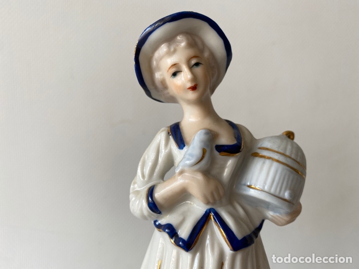 Antig&uuml;edades: Figura de mujer en porcelana. - Foto 4