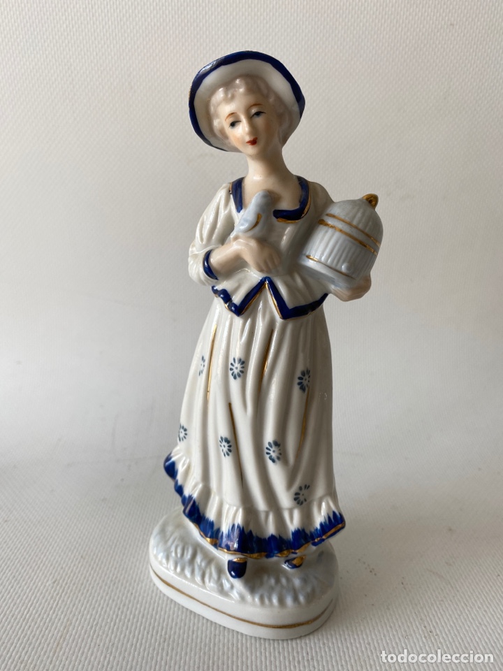 Antig&uuml;edades: Figura de mujer en porcelana. - Foto 1