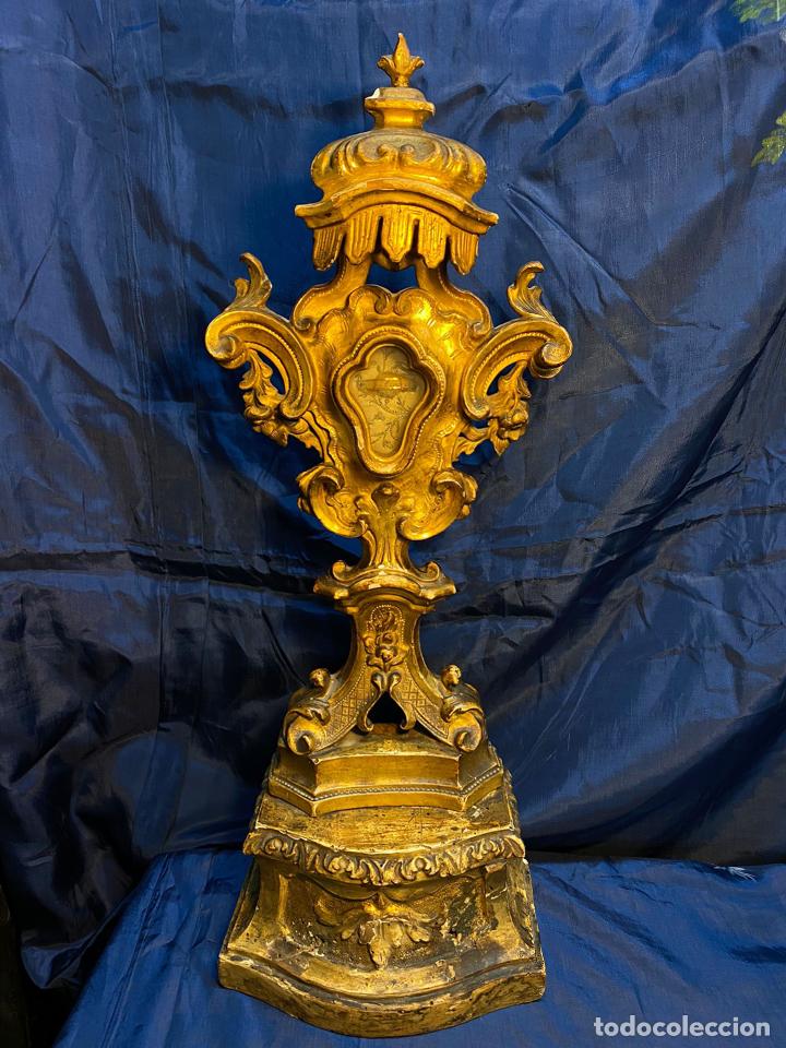 Antigüedades: RELICARIO DE MADERA Y ORO FINO TIENE DEFECTOS RESEÑADOS EN FOTOS. Lote 247151295