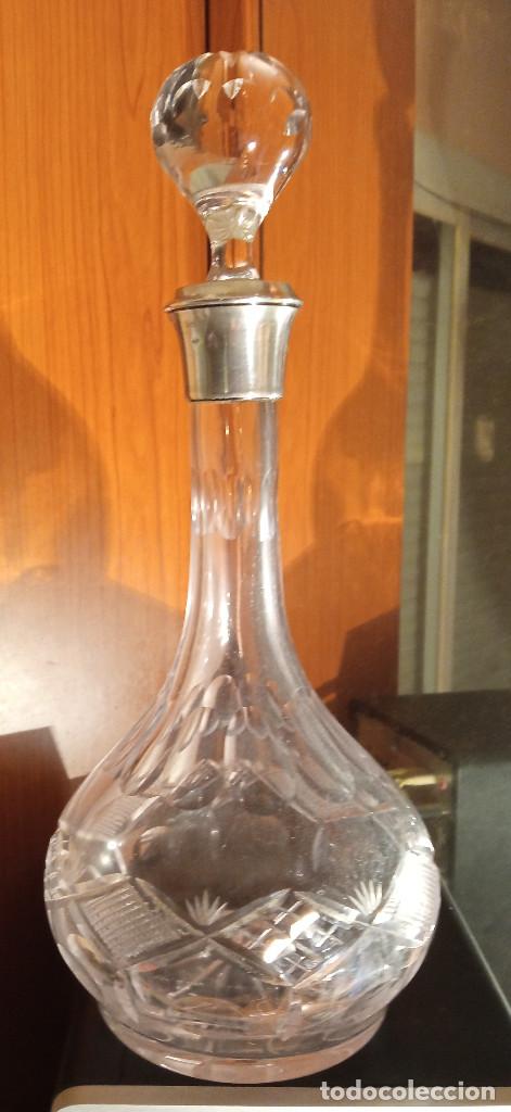 Antiques: Botella en cristal tallado con cuello de plata