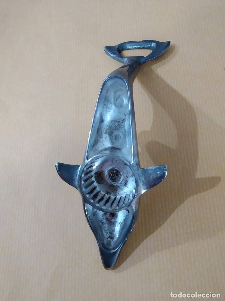 Antig&uuml;edades: ABRIDOR DE BOTELLAS METALICO - DELFIN - Foto 3