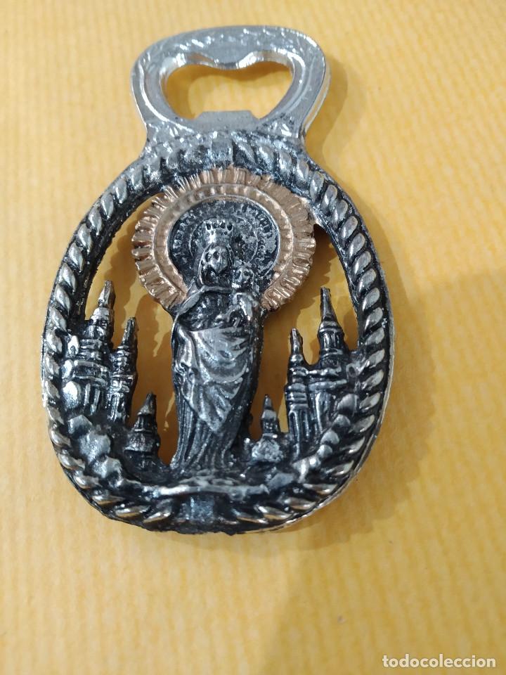 Antig&uuml;edades: ABRIDOR DE BOTELLAS METALICO - IMAGEN RELIGIOSA - SIN USO