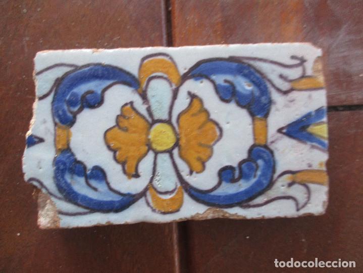 Antig&uuml;edades: Azulejo cenefa pintada siglo XVI - Foto 1