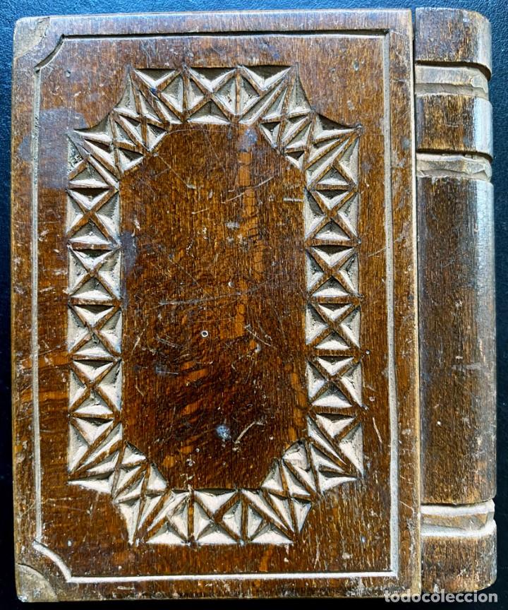 Antig&uuml;edades: Libro caja de madera con apertura secreta - Foto 2