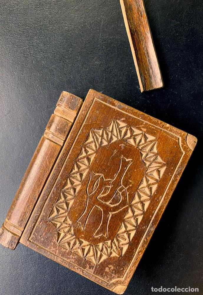 Antig&uuml;edades: Libro caja de madera con apertura secreta - Foto 3
