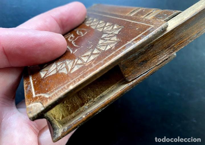 Antig&uuml;edades: Libro caja de madera con apertura secreta - Foto 4