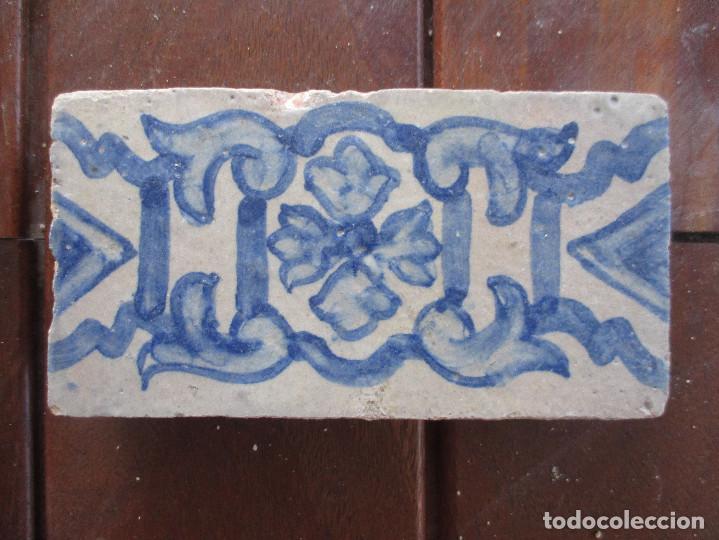 Antig&uuml;edades: Azulejo cenefa pintada siglo XVI - Foto 1