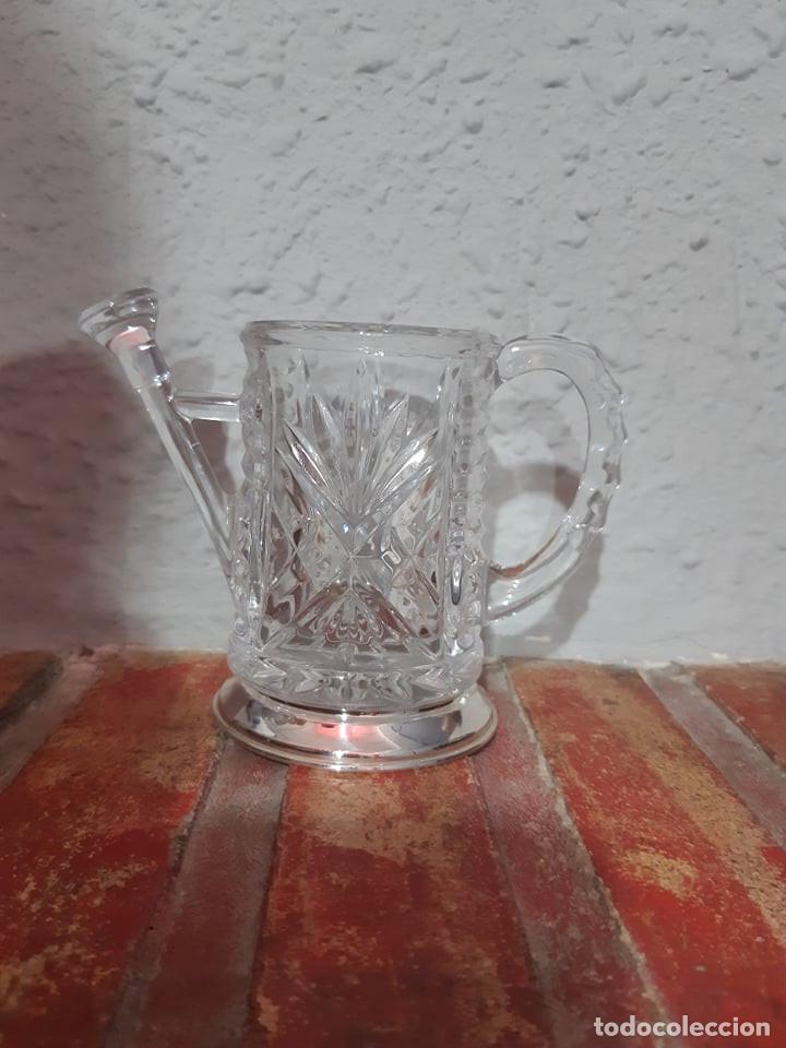 Oggetti Antichi: Regadera cristal tallado pie plata de ley, 9 cm alto x 6 cm diametro en la base