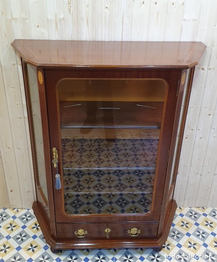 Antig&uuml;edades: VITRINA EXPOSITORA CON MARQUETERIA - Foto 2