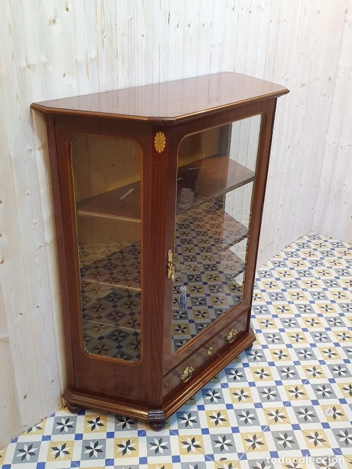 Antig&uuml;edades: VITRINA EXPOSITORA CON MARQUETERIA - Foto 3
