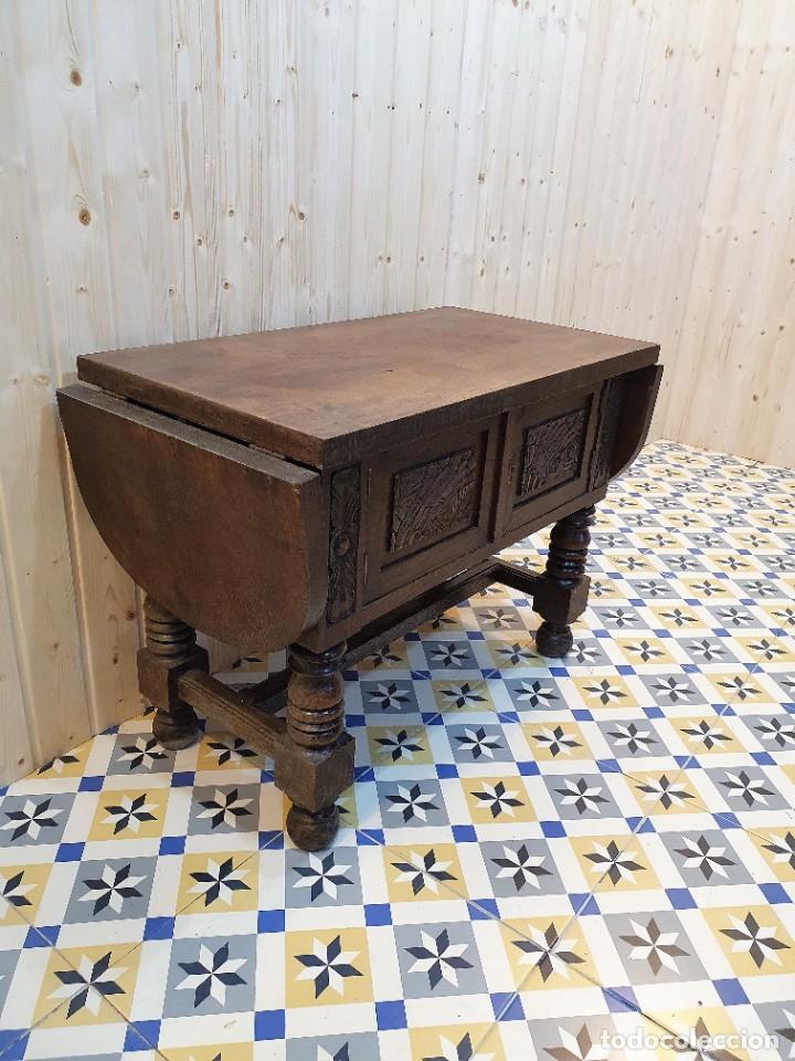 Antig&uuml;edades: ANTIGUA MESA TALLADA CON ALAS - Foto 1