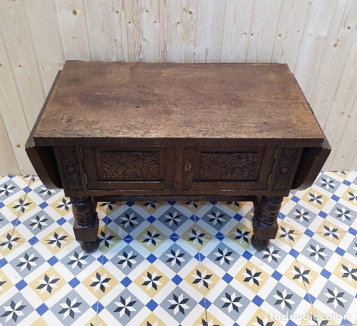 Antig&uuml;edades: ANTIGUA MESA TALLADA CON ALAS - Foto 3