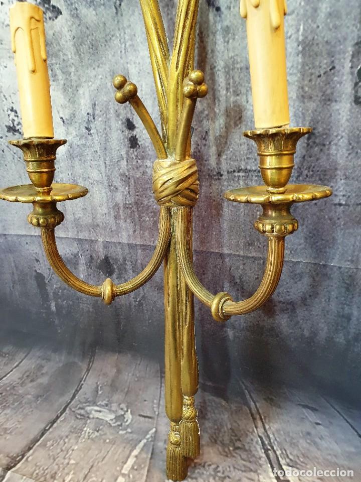 Antig&uuml;edades: ANTIGUA PAREJA DE APLIQUES DE BRONCE - Foto 2