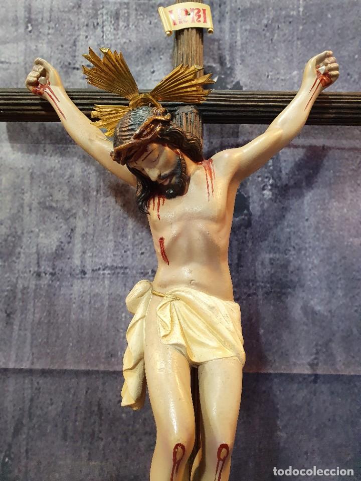 Antig&uuml;edades: CRUCIFIJO DE ESCAYOLA - Foto 2