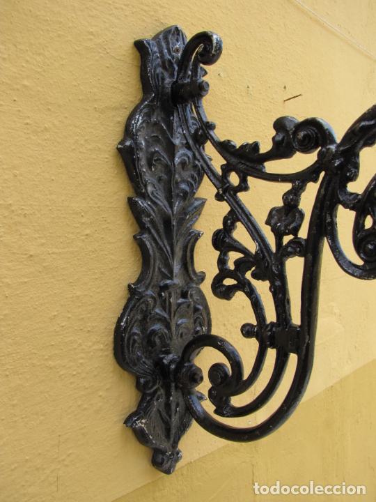 Antig&uuml;edades: Lampara botiva de aluminio fundido. Quinqu&eacute; de lat&oacute;n y opalina - Foto 7