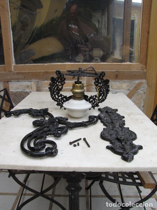Antig&uuml;edades: Lampara botiva de aluminio fundido. Quinqu&eacute; de lat&oacute;n y opalina - Foto 14