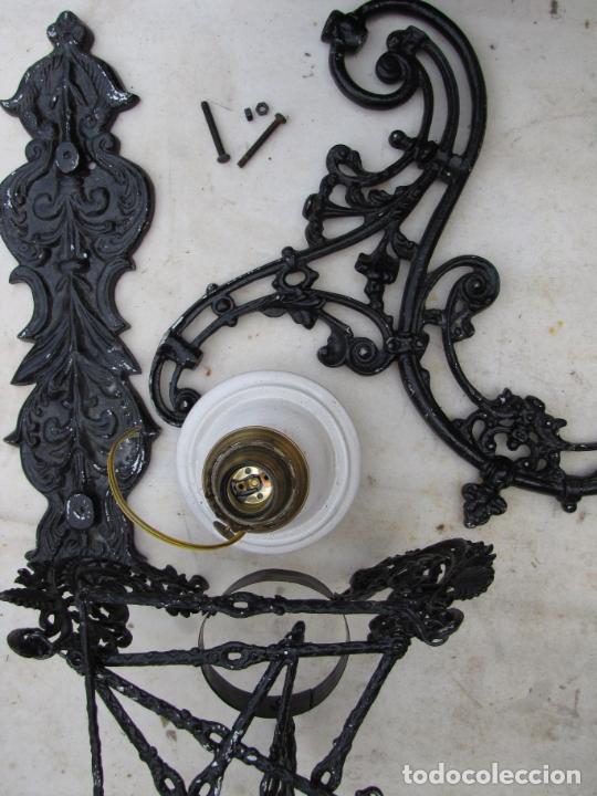 Antig&uuml;edades: Lampara botiva de aluminio fundido. Quinqu&eacute; de lat&oacute;n y opalina - Foto 15