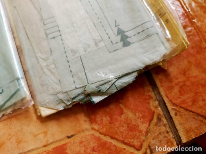 Antig&uuml;edades: Lote 9 patrones de costura para prendas y complementos - Burda - Foto 3