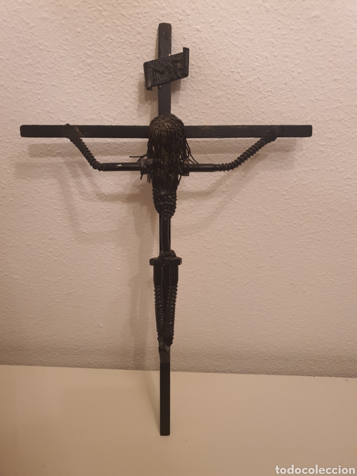 Antig&uuml;edades: Crucifijo met&aacute;lico - Foto 1