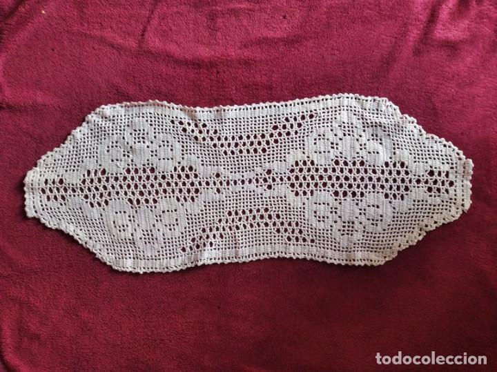 Antig&uuml;edades: tapete ganchillo camino de mesa - Foto 1