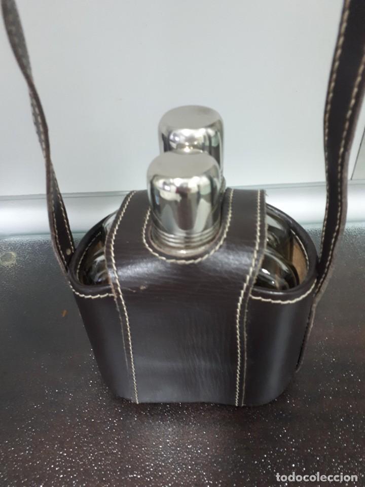 Antig&uuml;edades: petaca de cristal pack de dos con funda de cuero - Foto 1