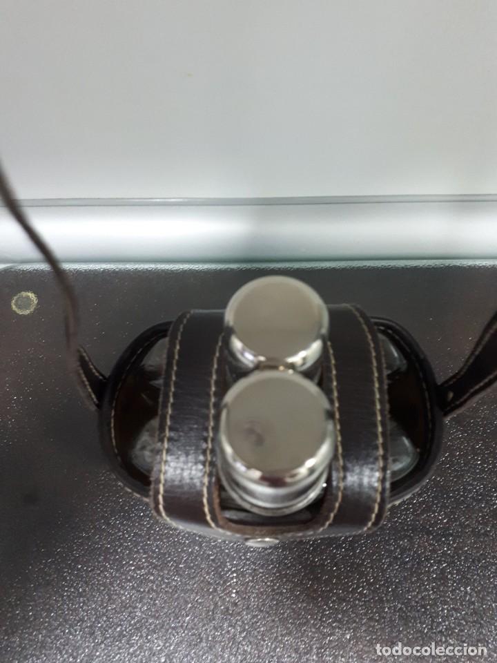Antig&uuml;edades: petaca de cristal pack de dos con funda de cuero - Foto 6