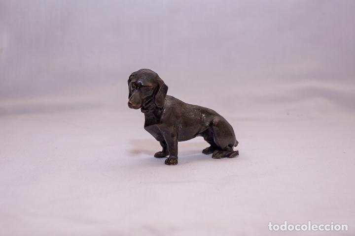 Antiguidades: Perro de bronce