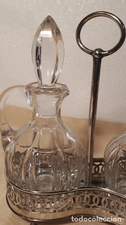 Antig&uuml;edades: Pareja de vinagreras de cristal - Foto 3