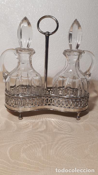 Antig&uuml;edades: Pareja de vinagreras de cristal - Foto 1