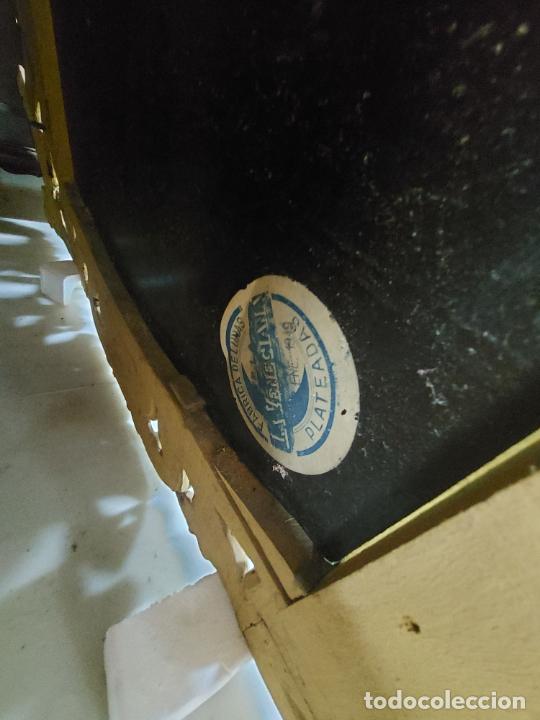 Antig&uuml;edades: Espejo en madera tallada y dorada - Foto 22