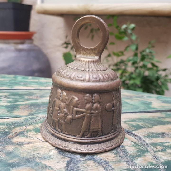 Antig&uuml;edades: PEQUE&Ntilde;A CAMPANA EN BRONCE - Foto 1