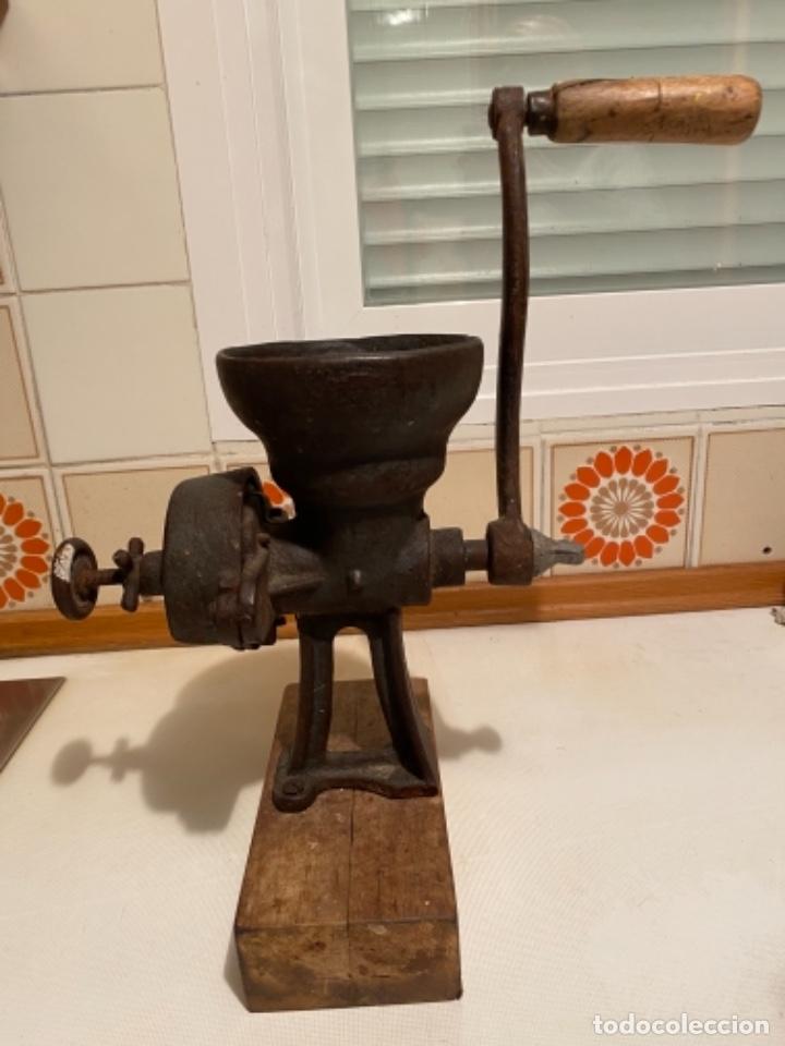 Antig&uuml;edades: Antigua picadora de cereales - Foto 3
