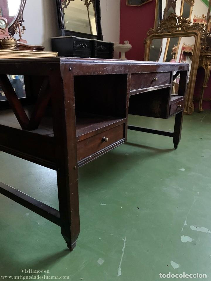 Antig&uuml;edades: GRAN MESA DE DESPACHO DE MADERA - Foto 4