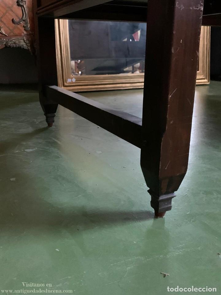 Antig&uuml;edades: GRAN MESA DE DESPACHO DE MADERA - Foto 8