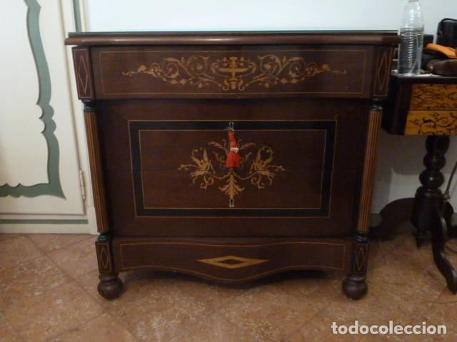 Antig&uuml;edades: C&Oacute;MODA DE CAOBA CON MARQUETERIA - Foto 1