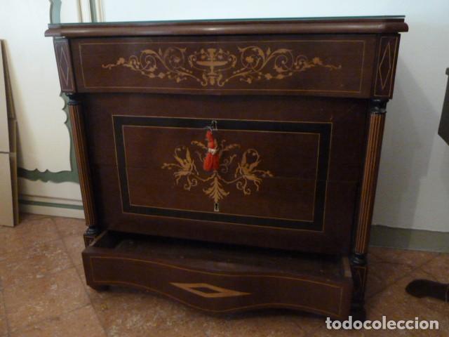 Antig&uuml;edades: C&Oacute;MODA DE CAOBA CON MARQUETERIA - Foto 5