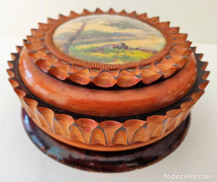 Antig&uuml;edades: Caja de madera - Foto 3