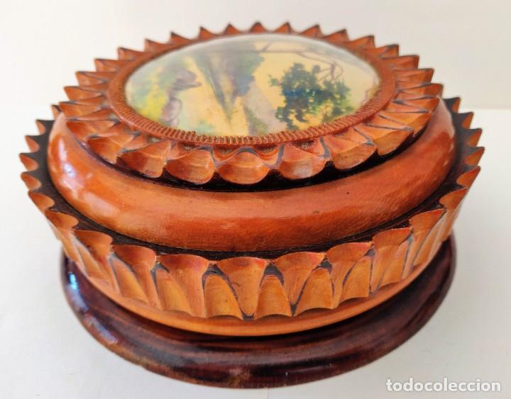 Antig&uuml;edades: Caja de madera - Foto 4