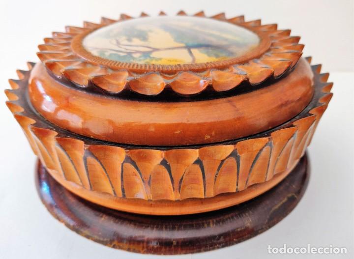 Antig&uuml;edades: Caja de madera - Foto 6