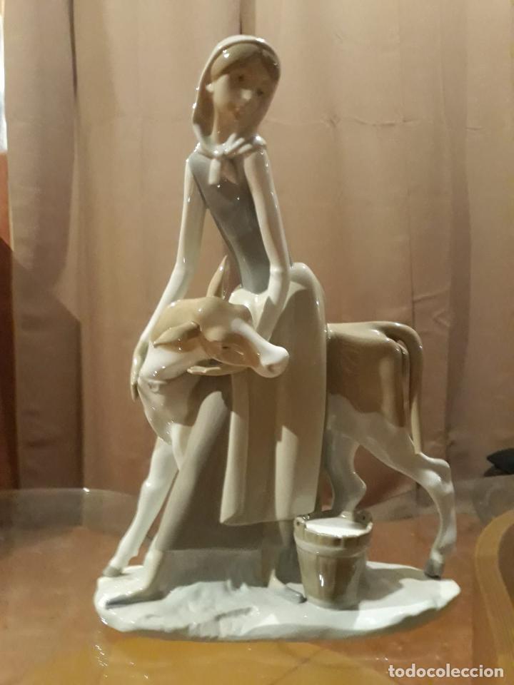 Antig&uuml;edades: FIGURA LLADR&Oacute; - Foto 1