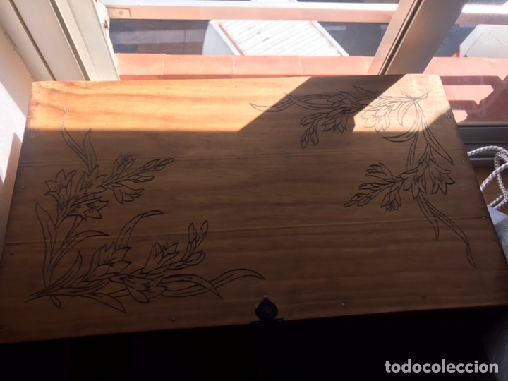 Antig&uuml;edades: Ba&uacute;l de madera labrado a mano - Foto 4