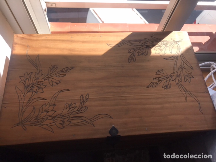 Antig&uuml;edades: Ba&uacute;l de madera labrado a mano - Foto 5