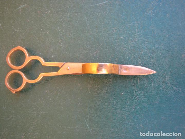 Antig&uuml;edades: 19.- Apagavelas bronce - Foto 2