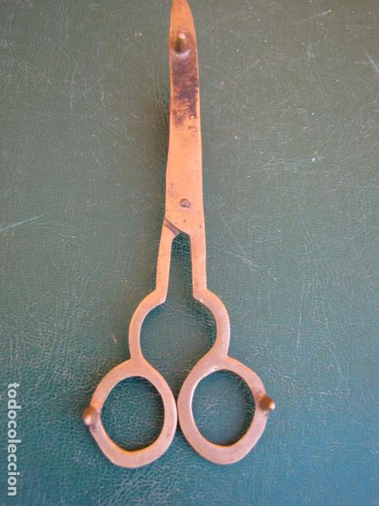 Antig&uuml;edades: 19.- Apagavelas bronce - Foto 3
