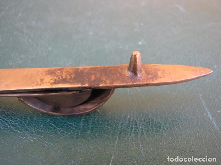 Antig&uuml;edades: 19.- Apagavelas bronce - Foto 4