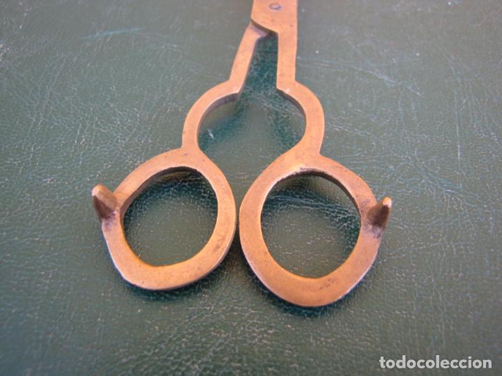 Antig&uuml;edades: 19.- Apagavelas bronce - Foto 5