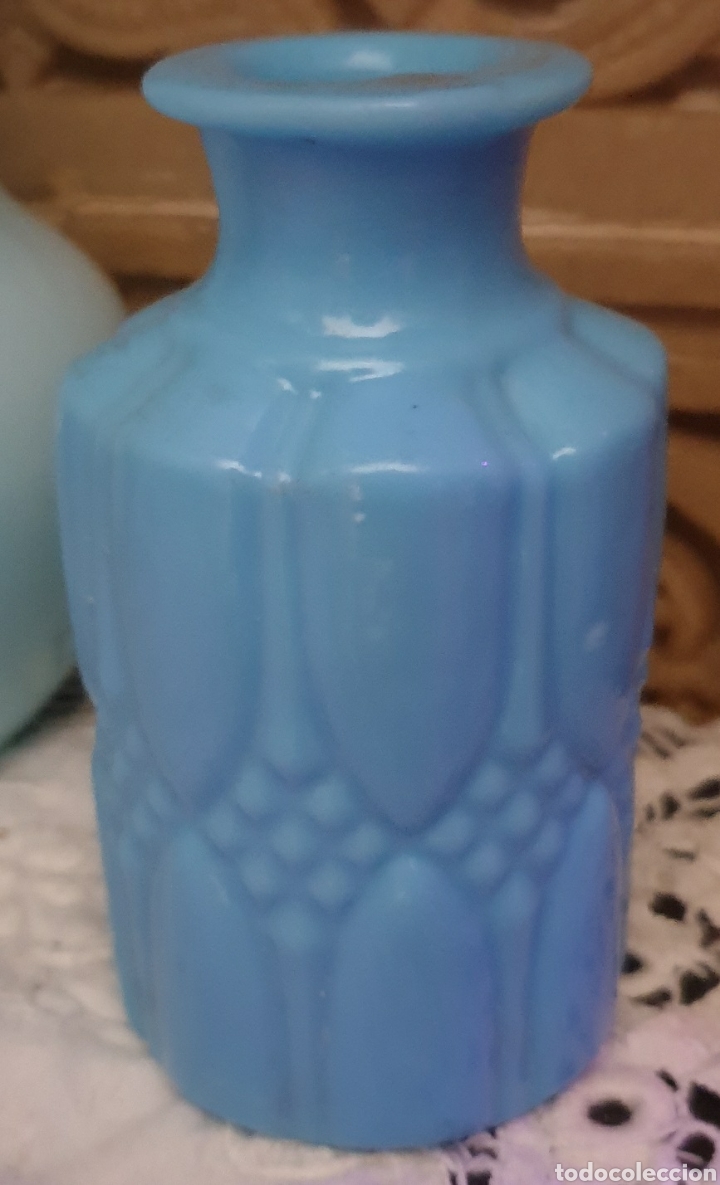 Antig&uuml;edades: Bonito tarro peque&ntilde;o de opalina azul - Foto 1