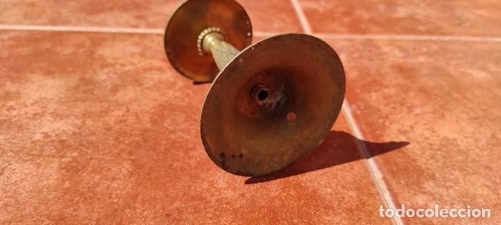 Antig&uuml;edades: CANDELABRO DE BRONCE LABRADO - ANTIGUO - Foto 6