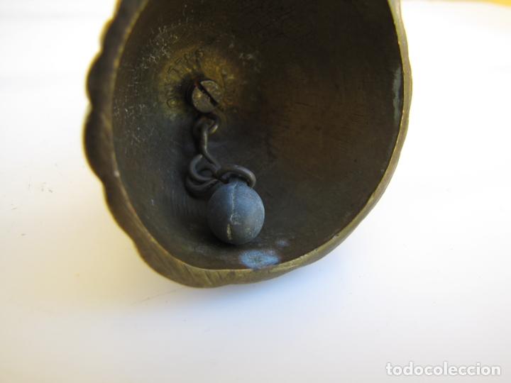 Antig&uuml;edades: 19.- Campanilla holandesa bronce - Foto 7